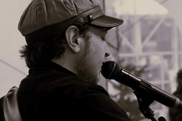 Zaterdag 26 juli 2025 - Damiën van Elburg (solo) - Terras Muziekcafé de Tapperij - Aanvang 20.00 u  - GRATIS ENTREE