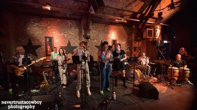 Zondag 7 december 2025 - Groove Unlimited - Partycentrum Amicitia Hoensbroek - Aanvang 16.00 u - GRATIS 