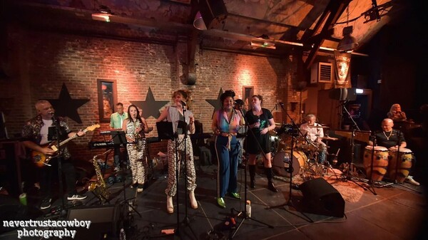Zondag 7 december 2025 - Groove Unlimited - Partycentrum Amicitia Hoensbroek - Aanvang 16.00 u - GRATIS 