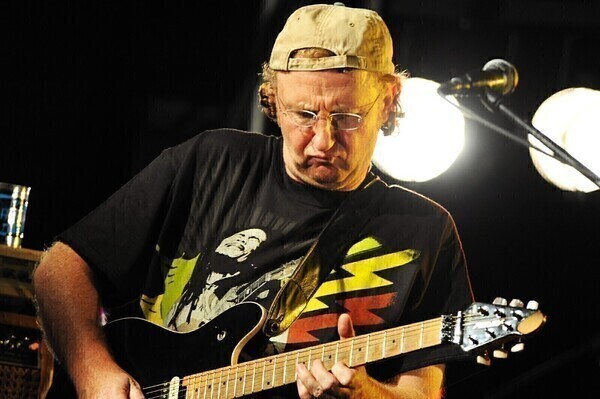 Zaterdag 23 mei 2026 - Supernatural Plays SANTANA + DJ - Dn Hiemel - Aanvang 20.00 u - STACONCERT